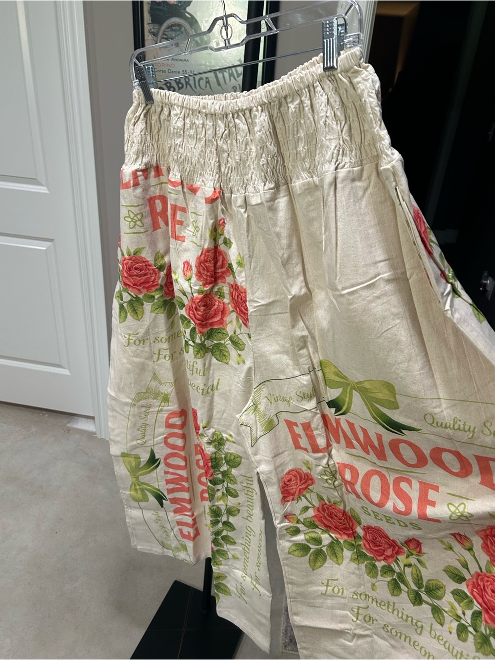 Feed Sack Rose Print Wide Leg Pant - Picture 2 of 10